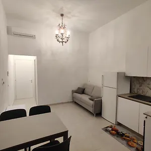 https://follonica-lodging.it-tuscanyhotel.com